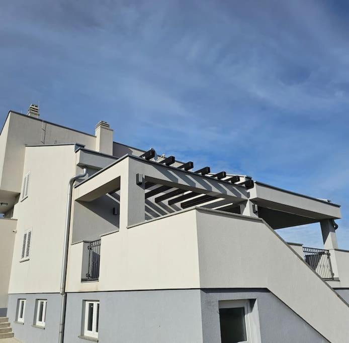 Holiday Home Gidas - Hot Tub, Gym, Playground Radovin Exterior foto