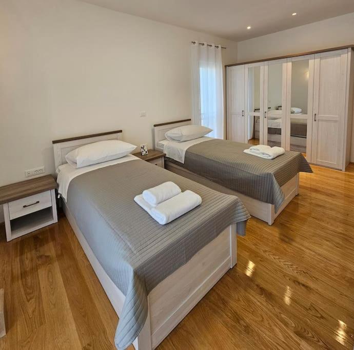 Holiday Home Gidas - Hot Tub, Gym, Playground Radovin Exterior foto